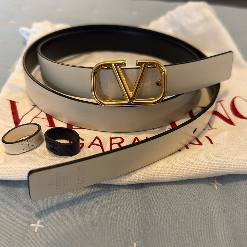 Reversible Valentino garavani belt - navy and cream size 75